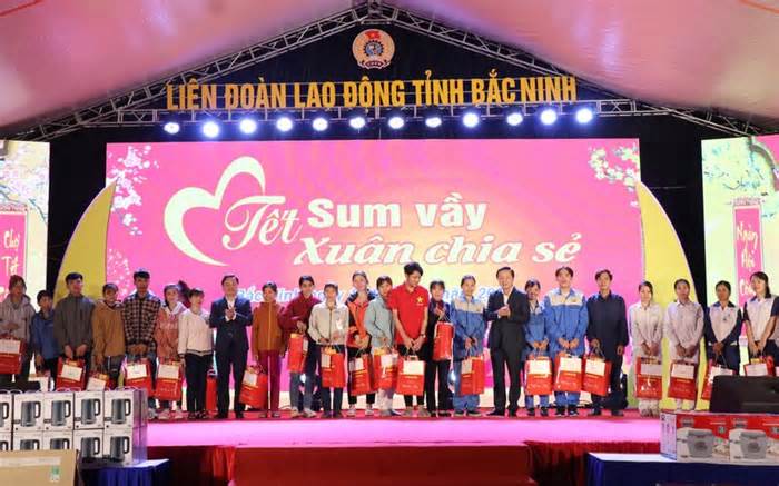 Phó Thủ tướng Trần Hồng Hà tặng quà Tết cho công nhân lao động Bắc Ninh