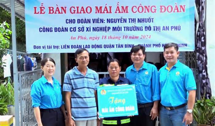 Bàn giao Mái ấm Công đoàn cho nữ đoàn viên dịp 20.10