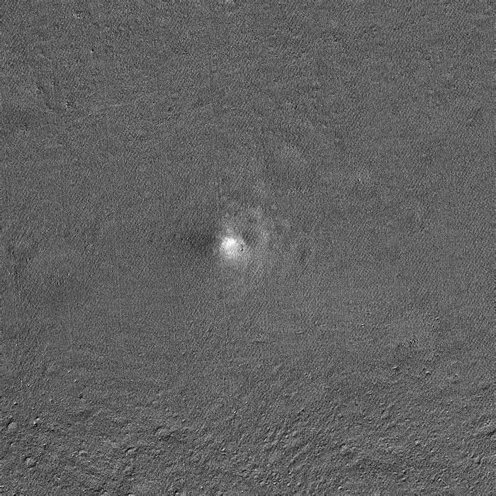 Tàu NASA chụp ảnh tàu Nhật Bản trên Mặt Trăng