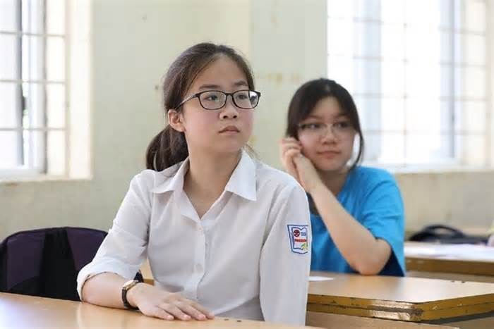 Hôm nay, các thí sinh Hà Nội làm thủ tục nhập học vào lớp 10 công lập 2024