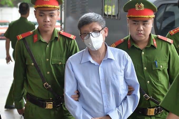 Cựu bộ trưởng Y tế Nguyễn Thanh Long tiếp tục ra tòa