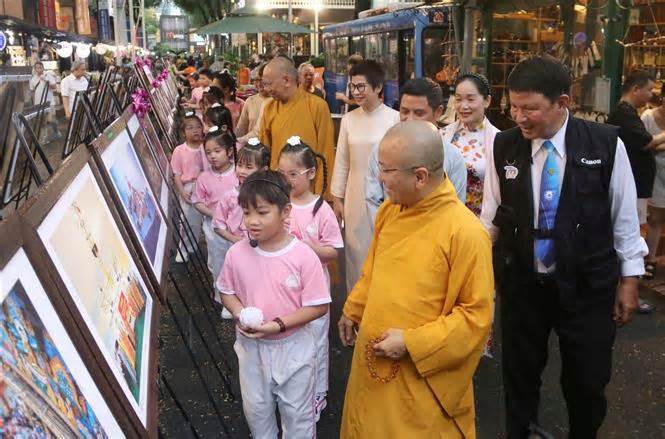 Triển lãm ảnh nghệ thuật 'Phật giáo với hòa bình” tại TP.HCM