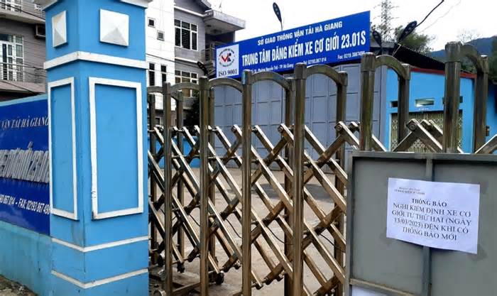 Trung tâm đăng kiểm duy nhất ở Hà Giang dừng hoạt động khi 1 cán bộ bị bắt