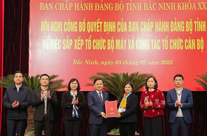 Bắc Ninh công bố hàng loạt quyết định sắp xếp bộ máy, cán bộ