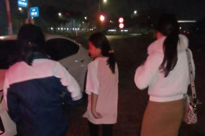 Người phụ nữ nhanh trí giải cứu 2 bé gái bị dụ dỗ bỏ nhà đi xa