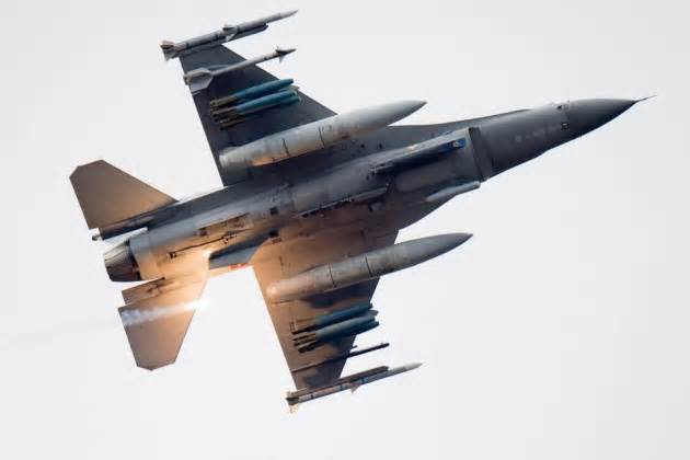 Nga treo thưởng 15 triệu rúp cho binh sĩ bắn hạ tiêm kích F-16 đầu tiên