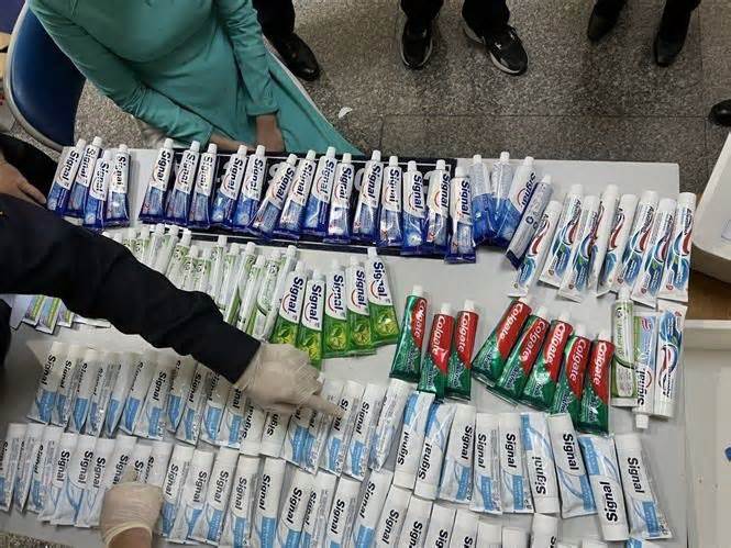 Khởi tố vụ án tiếp viên hàng không mang 157 tuýp kem chứa ma túy