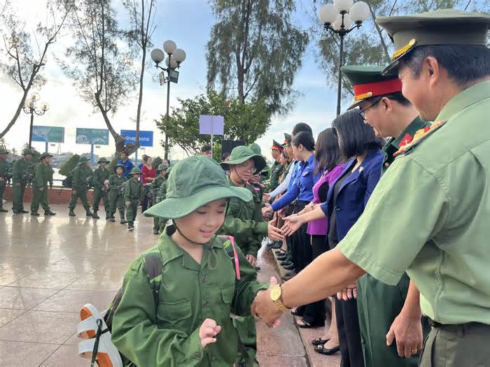 100 chiến sĩ nhí Cần Thơ 'nhập ngũ' học kỳ trong quân đội