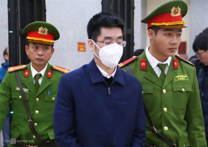 Cựu điều tra viên Hoàng Văn Hưng và 20 người ra tòa trong phiên phúc thẩm
