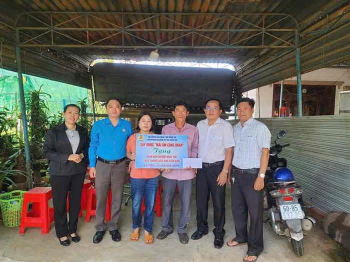 Trao 2 Mái ấm Công đoàn cho đoàn viên có hoàn cảnh khó khăn ở Đồng Nai