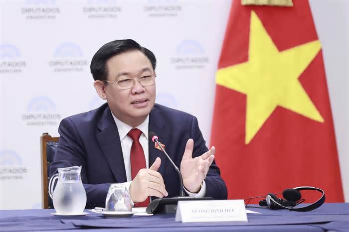 Chủ tịch Quốc hội gặp cộng đồng người Việt Nam tại Argentina