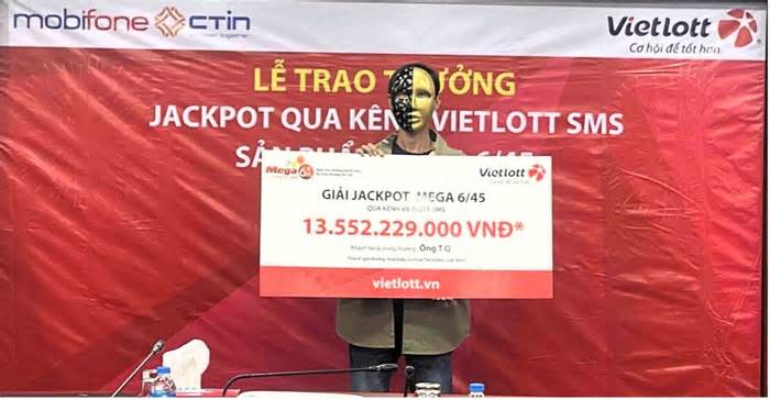 Chồng đưa vợ đi nhận giải Jackpot xổ số Mega hơn 13,5 tỉ đồng đúng ngày 8.3