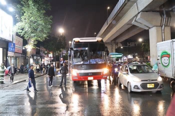 Hà Nội: Tìm nhân chứng vụ ô tô tông chết người đi xe đạp trên đường Nguyễn Trãi