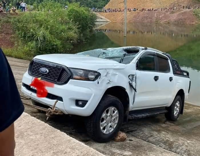 Xe bán tải lao xuống hồ, 1 người tử vong tại Ba Chẽ, Quảng Ninh