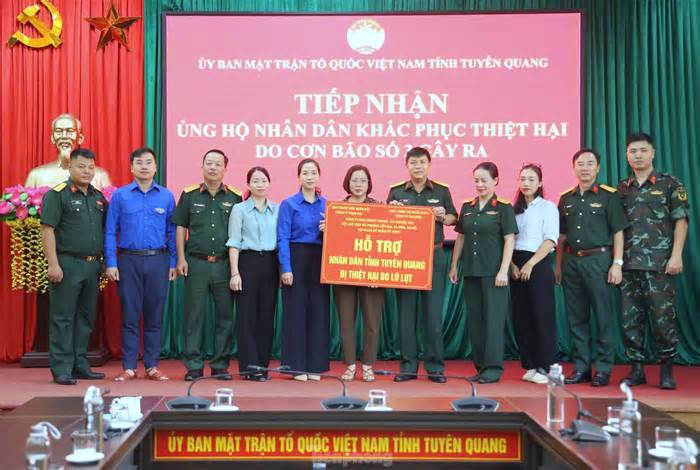 Ban Thanh niên Quân đội giúp đồng bào Tuyên Quang khắc phục hậu quả bão lũ