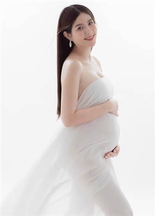 Kha Ly: 'Ba tháng đầu thai kỳ tôi đối mặt nhiều khó khăn'