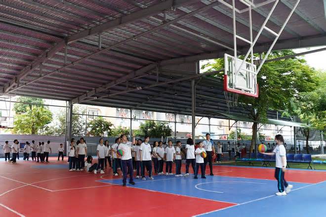 Ngôi trường công lập TP.HCM có 5 sân bóng đá, 6 sân pickleball, hồ cá koi