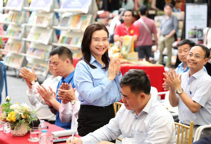 Ngành xuất bản, Hội đồng Đội Trung ương trao tri thức đến thiếu nhi