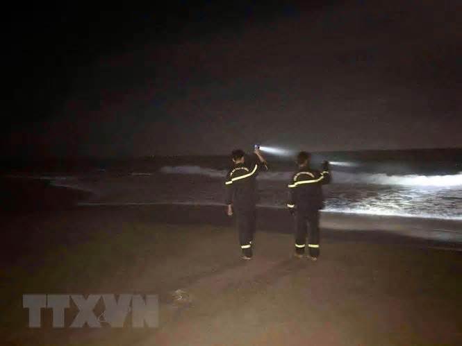 Ba học sinh tắm biển bị cuốn trôi ở Khánh Hòa: Tìm thấy thi thể thứ 3