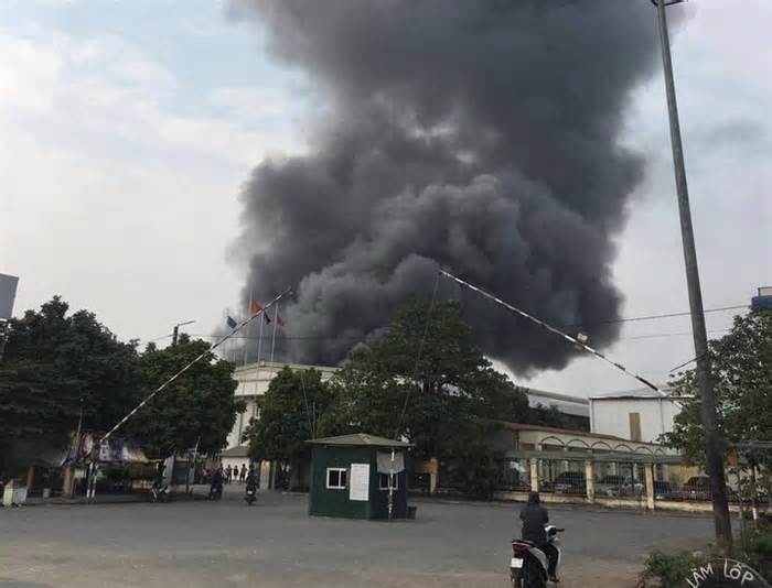 Cháy xưởng sản xuất thuốc thú y ở Hà Nội, 4 người may mắn thoát nạn