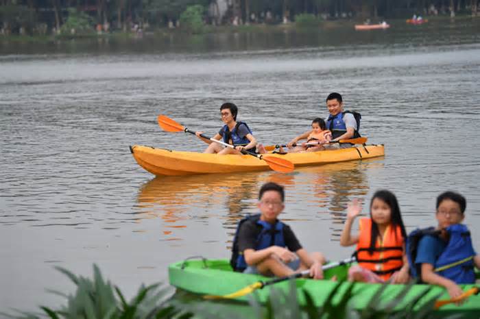 Tin tức sáng 13-4: Xe đi đường không được tùy ý bấm còi; Sạt lở hầm đèo Cả giữa thời tiết khô ráo