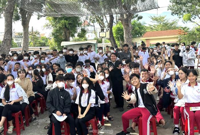 Tuổi trẻ Bình Dương vượt hàng trăm km chăm lo trẻ nghèo ở Bình Thuận