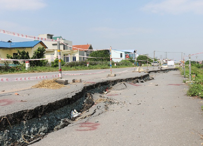 Hà Nội công bố tình huống khẩn cấp sạt lở đê tại huyện Quốc Oai