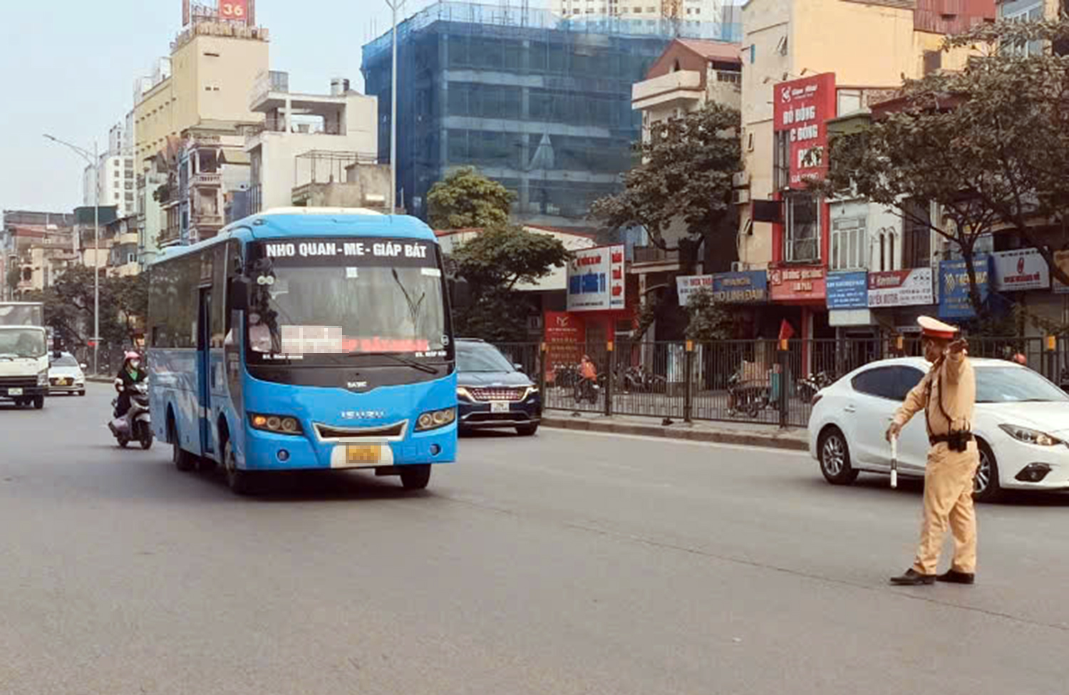 CSGT 'đón lõng' khu vực bến xe để test ma túy, nồng độ cồn tài xế xe khách