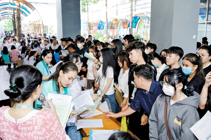 Nhiều đại học điều chỉnh phương án tuyển sinh