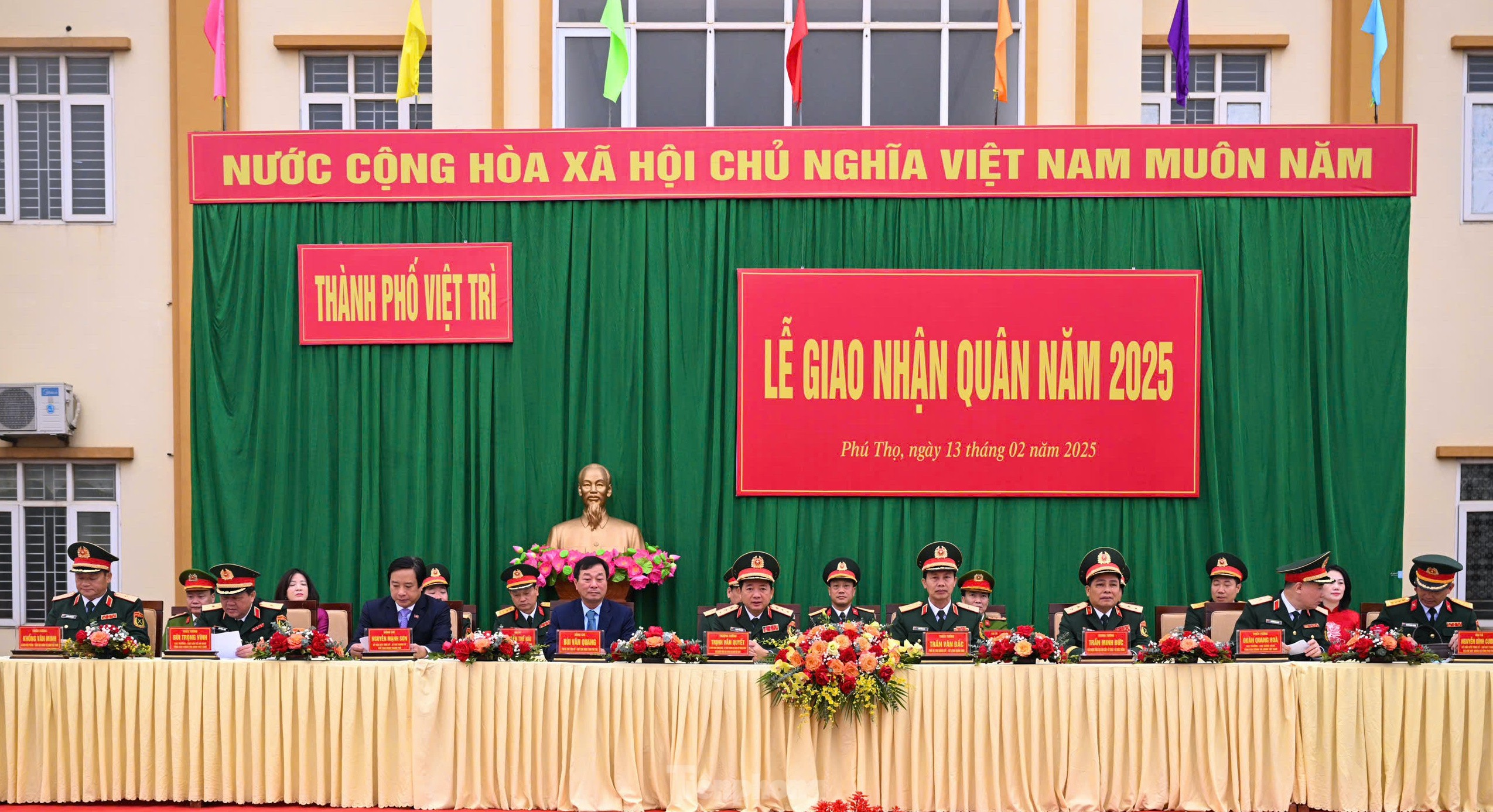 Thanh niên nhập ngũ cần ra sức học tập, rèn luyện, tô thắm cờ 'Quyết chiến quyết thắng'