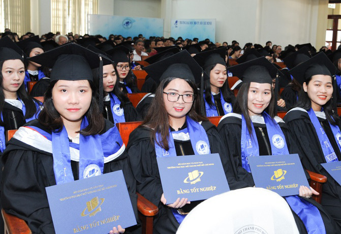 Trường đại học Mở TP.HCM cắt giảm loạt tiền thưởng, sinh viên ‘sốc’