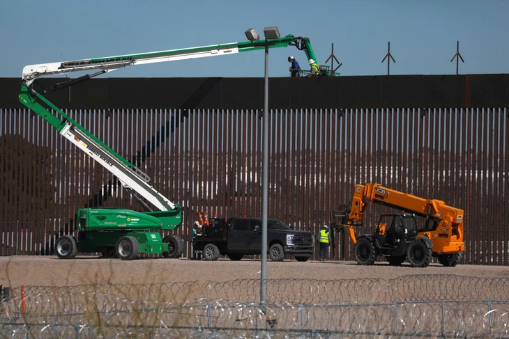 Theo lệnh ông Trump, Bộ Quốc phòng Mỹ điều hơn 1.100 binh sĩ đến biên giới giáp Mexico