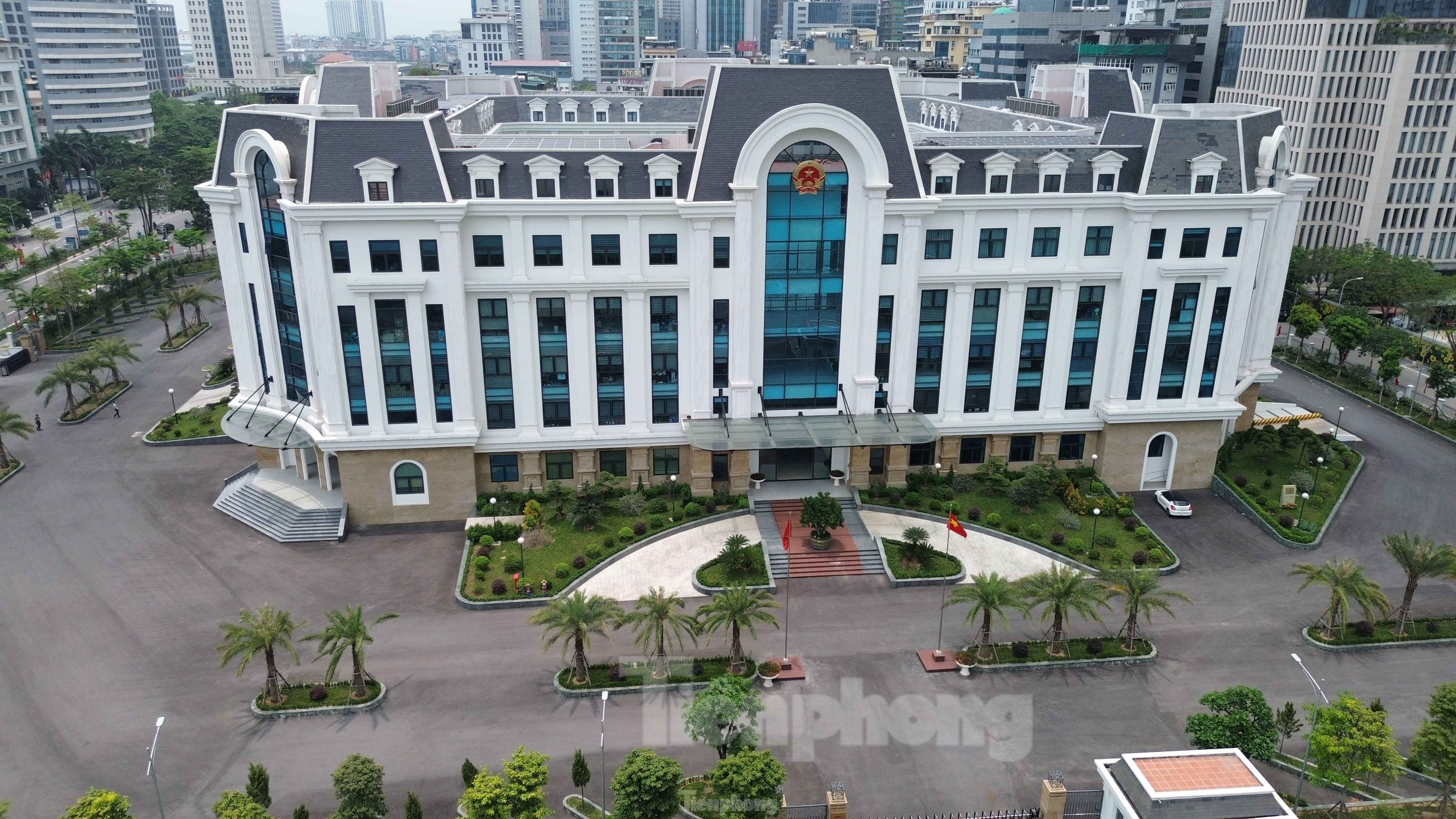 Hà Nội: Trụ sở UBND phường có 185 phòng làm việc cho khoảng 50 cán bộ