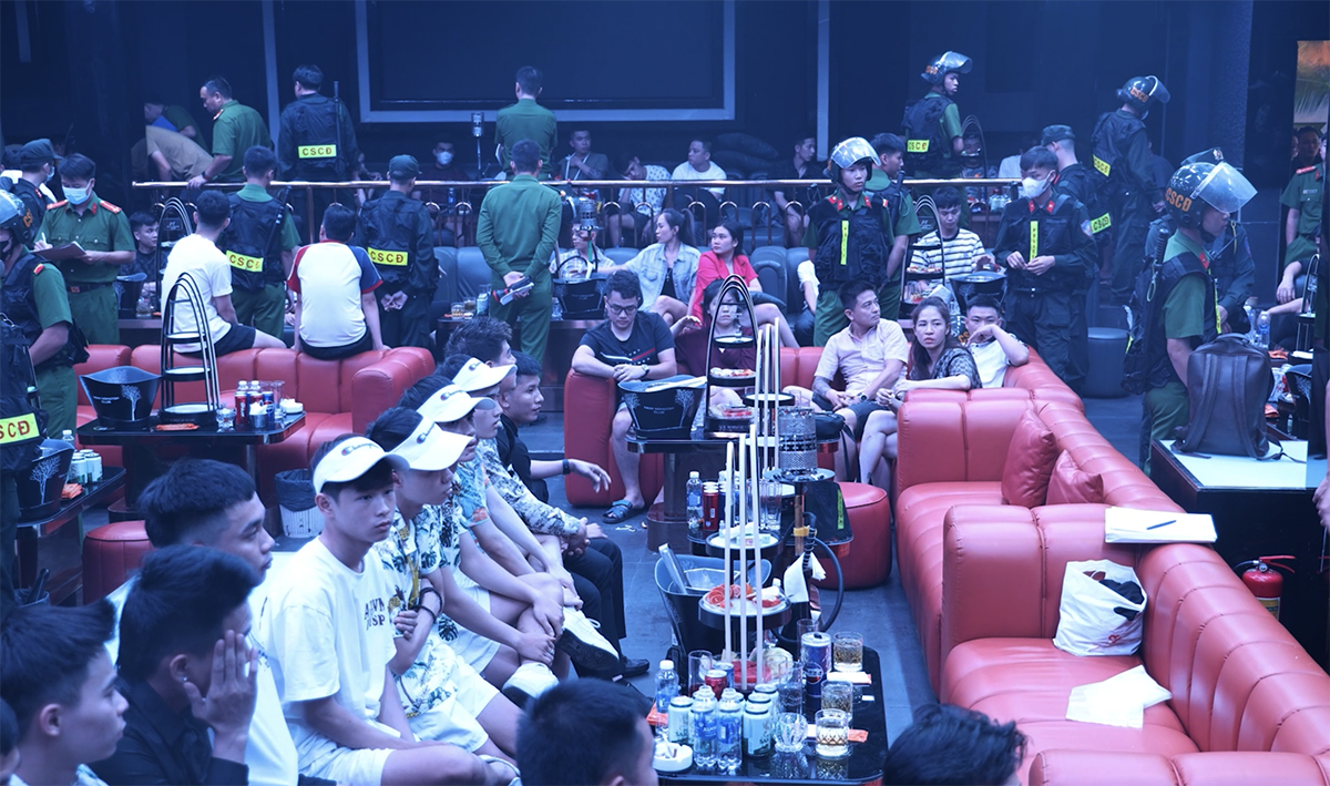 400 cảnh sát đột kích bar, vũ trường có ma túy