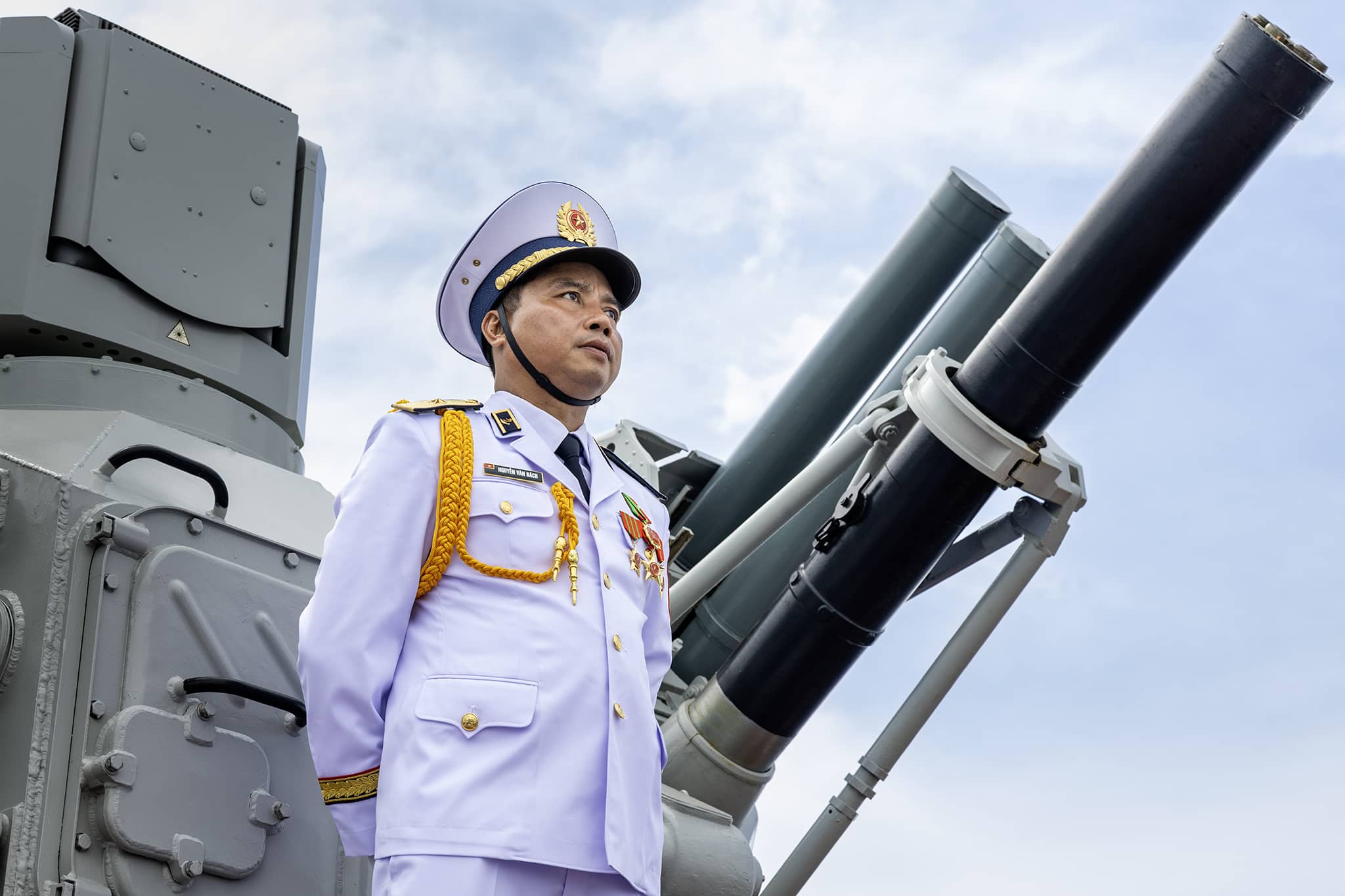 Chuẩn Đô đốc Nguyễn Văn Bách, Phó Tư lệnh - TMT Quân chủng Hải quân, Chỉ huy các lực lượng diễu binh trên biển. Ảnh: Quân chủng Hải quân