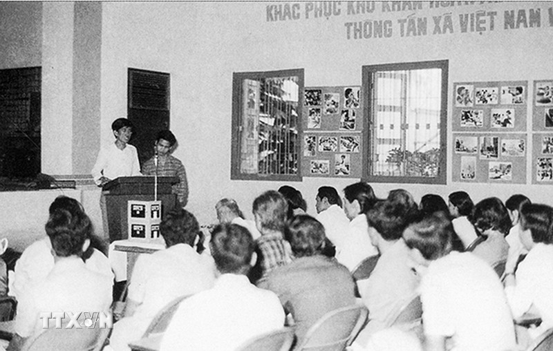 Lớp đào tạo phóng viên, biên tập viên nhiếp ảnh cho Thông tấn xã SPK do TTXVN tổ chức, năm 1981. (Ảnh: TTXVN)