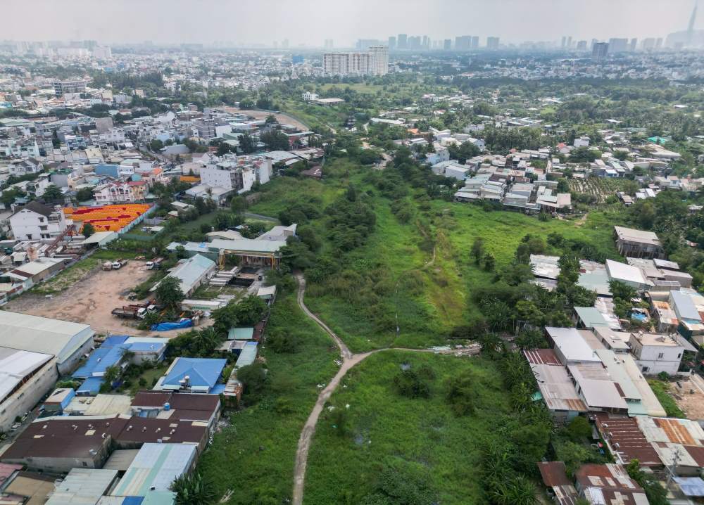 Phân đoạn 3 dài 2,75 km từ nút giao Gò Dưa đến đường Phạm Văn Đồng (phường Tam Bình, TPHCM) sẽ tái khởi công. Ảnh: Anh Tú