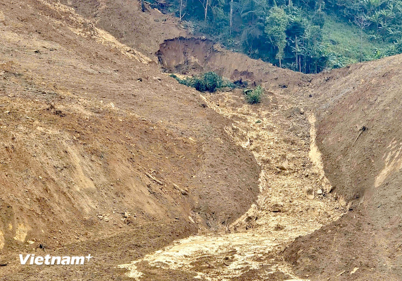 Bộ đội sử dụng UAV tìm kiếm người mất tích ở khu vực sạt lở Đà Nẵng