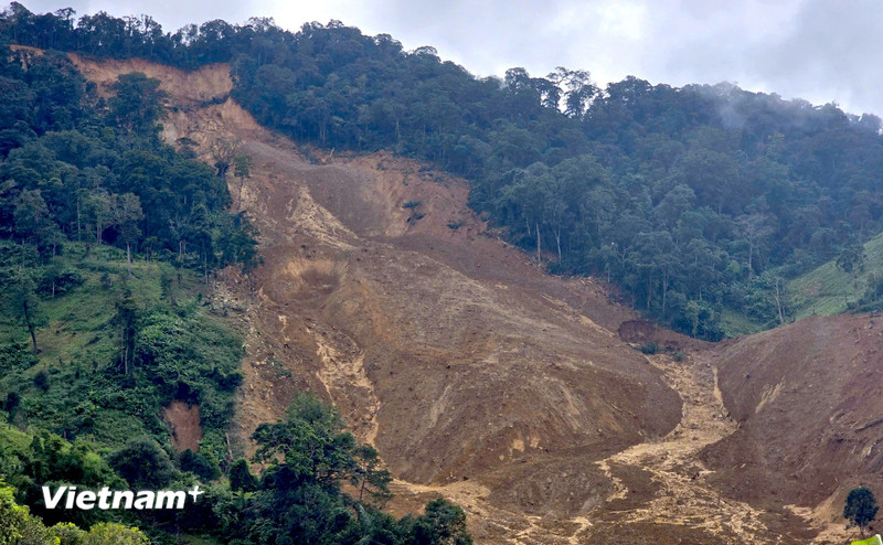 Bộ đội sử dụng UAV tìm kiếm người mất tích ở khu vực sạt lở Đà Nẵng