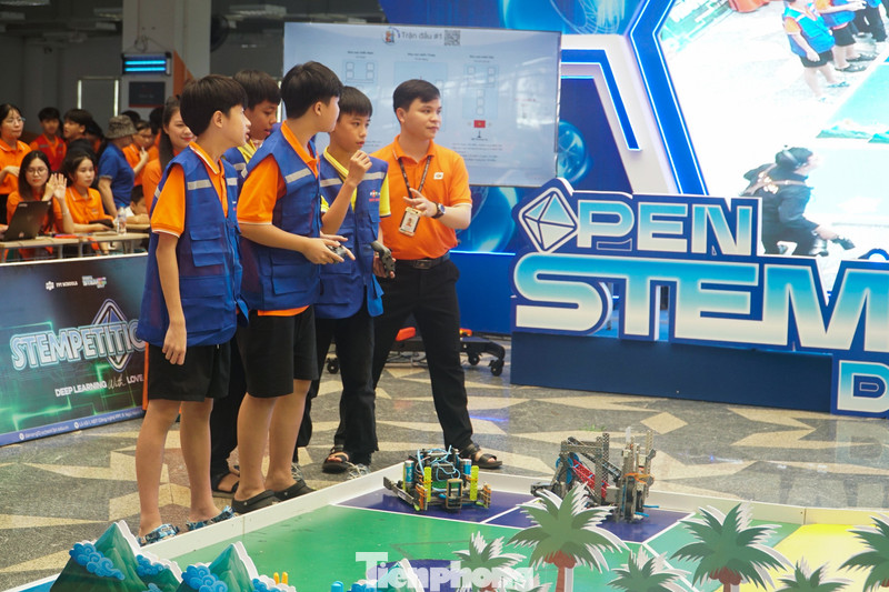 Hàng nghìn học sinh Đà Nẵng hào hứng trải nghiệm STEM, robotics