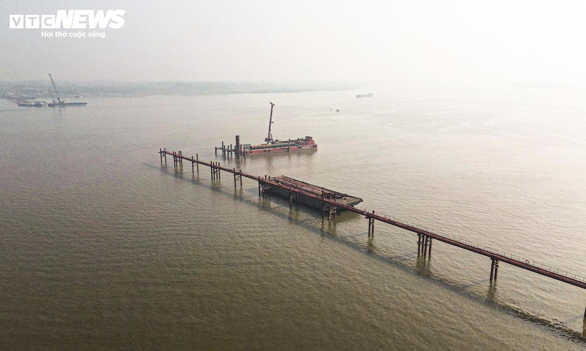 Cận cảnh công trường thi công cầu Thượng Cát hơn 7.300 tỷ đồng bắc qua sông Hồng - 1