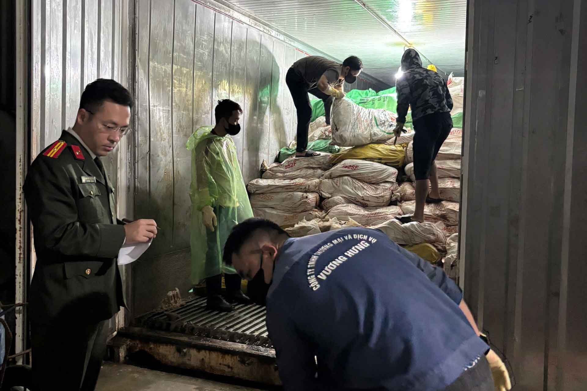 59 tấn lòng lợn không rõ nguồn gốc trong 3 container, cấp đông từ 4-6 tháng