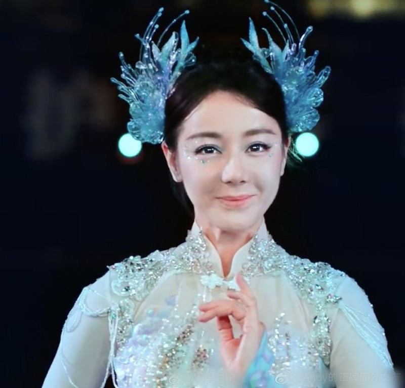 260 triệu người chê Địch Lệ Nhiệt Ba trang điểm xấu