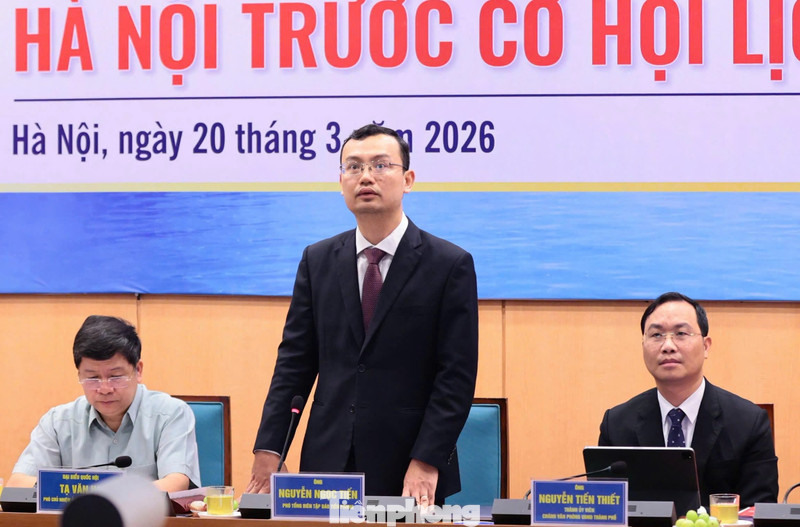 Nhà báo Nguyễn Ngọc Tiến - Phó Tổng Biên tập báo Tiền Phong - phát biểu khai mạc.