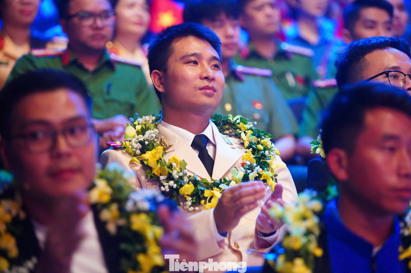 Những khoảnh khắc ấn tượng tại lễ trao giải thưởng Gương mặt trẻ Việt Nam tiêu biểu 2025