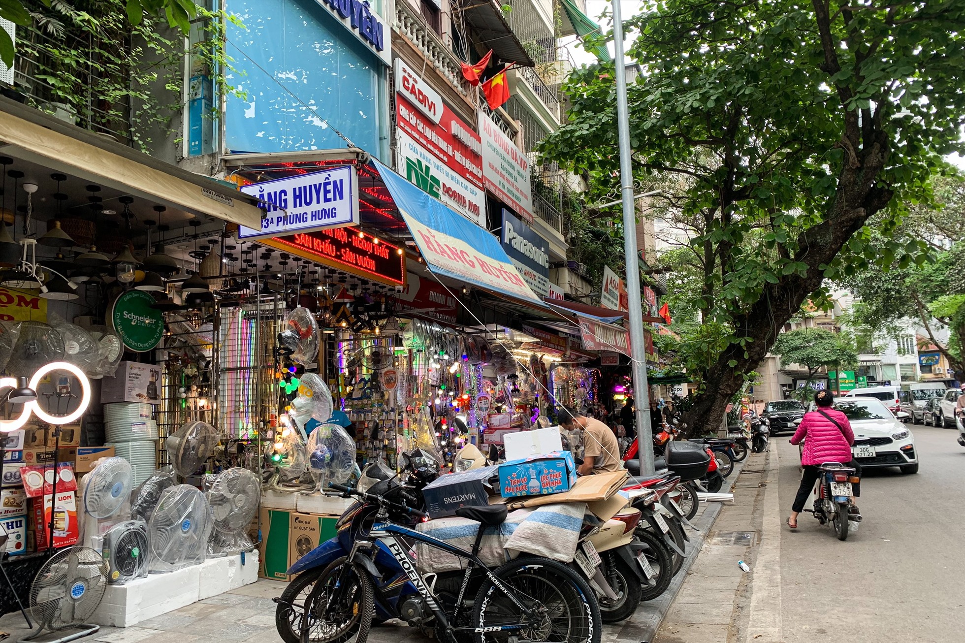 Giành lại vỉa hè cho người đi bộ ở Hà Nội, hết chiến dịch lại về số 0