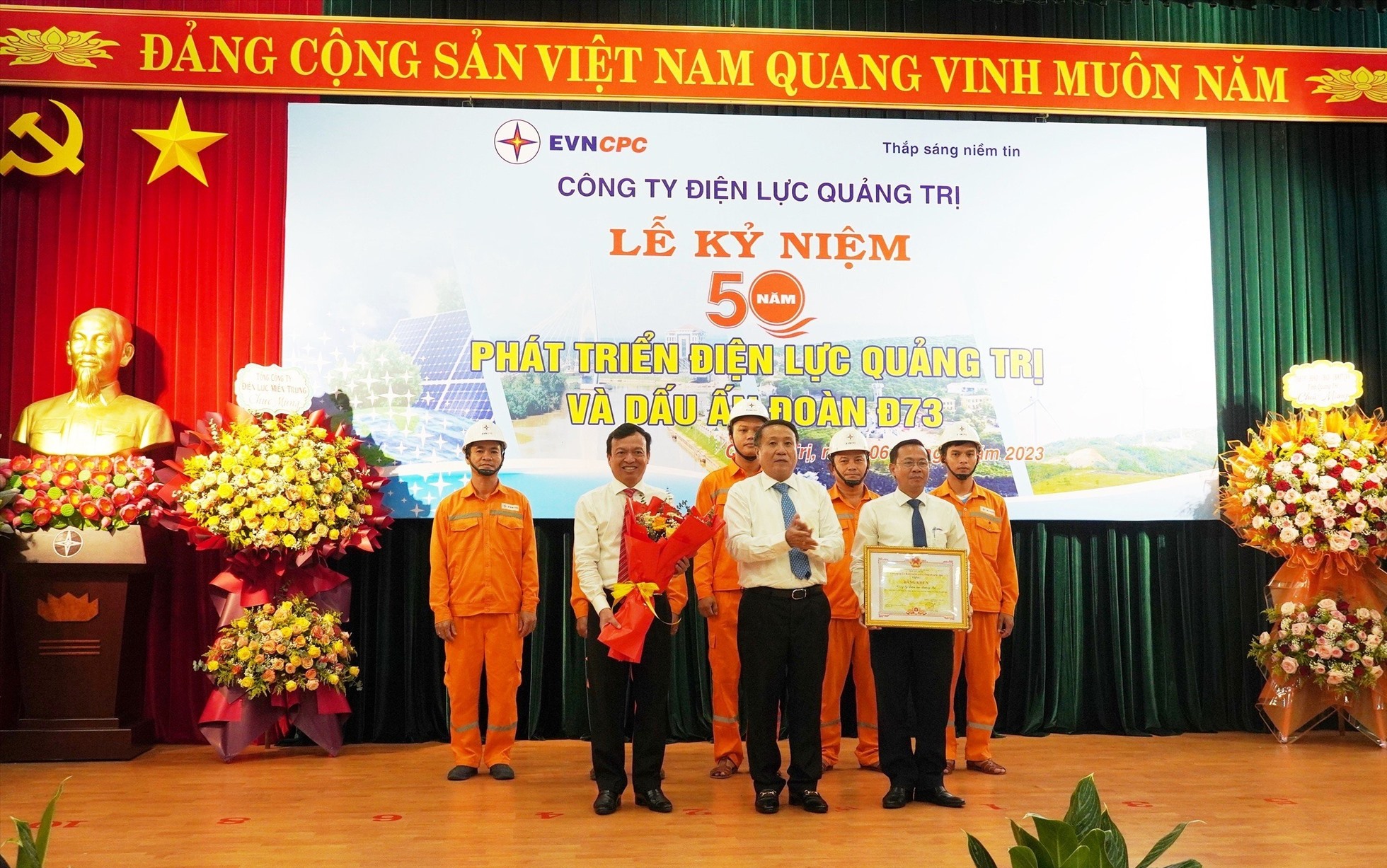 Bản làng vùng sâu vùng xa ở Quảng Trị 100% đã được phủ lưới điện
