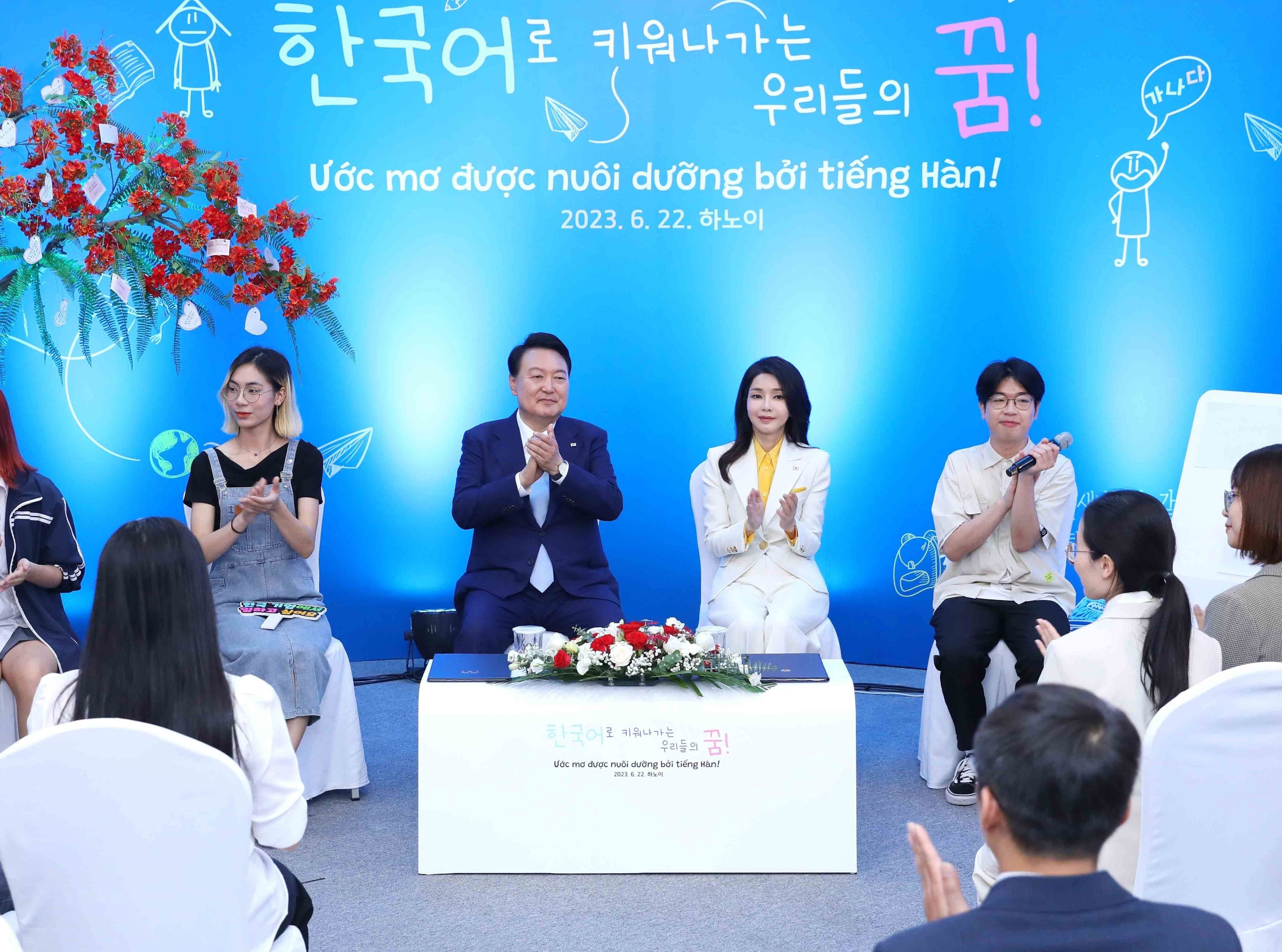 Tổng thống Hàn Quốc giao lưu với sinh viên Đại học Quốc gia Hà Nội