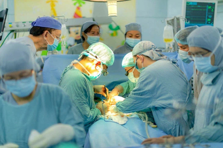 Bệnh viện Nhi Đồng 2 ghép gan trở lại, Bộ Y tế khẳng định ‘ủng hộ’