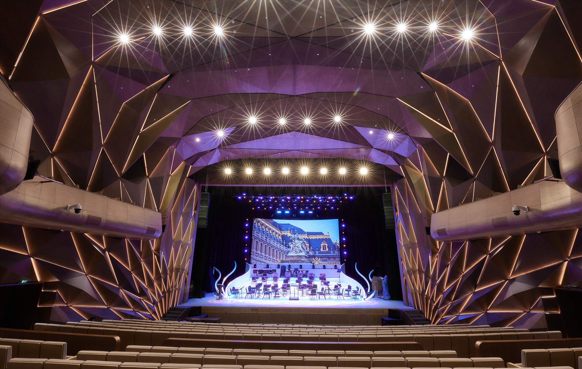 Bên trong Nhà hát Hồ Gươm - công trình nghệ thuật tầm cỡ thế giới